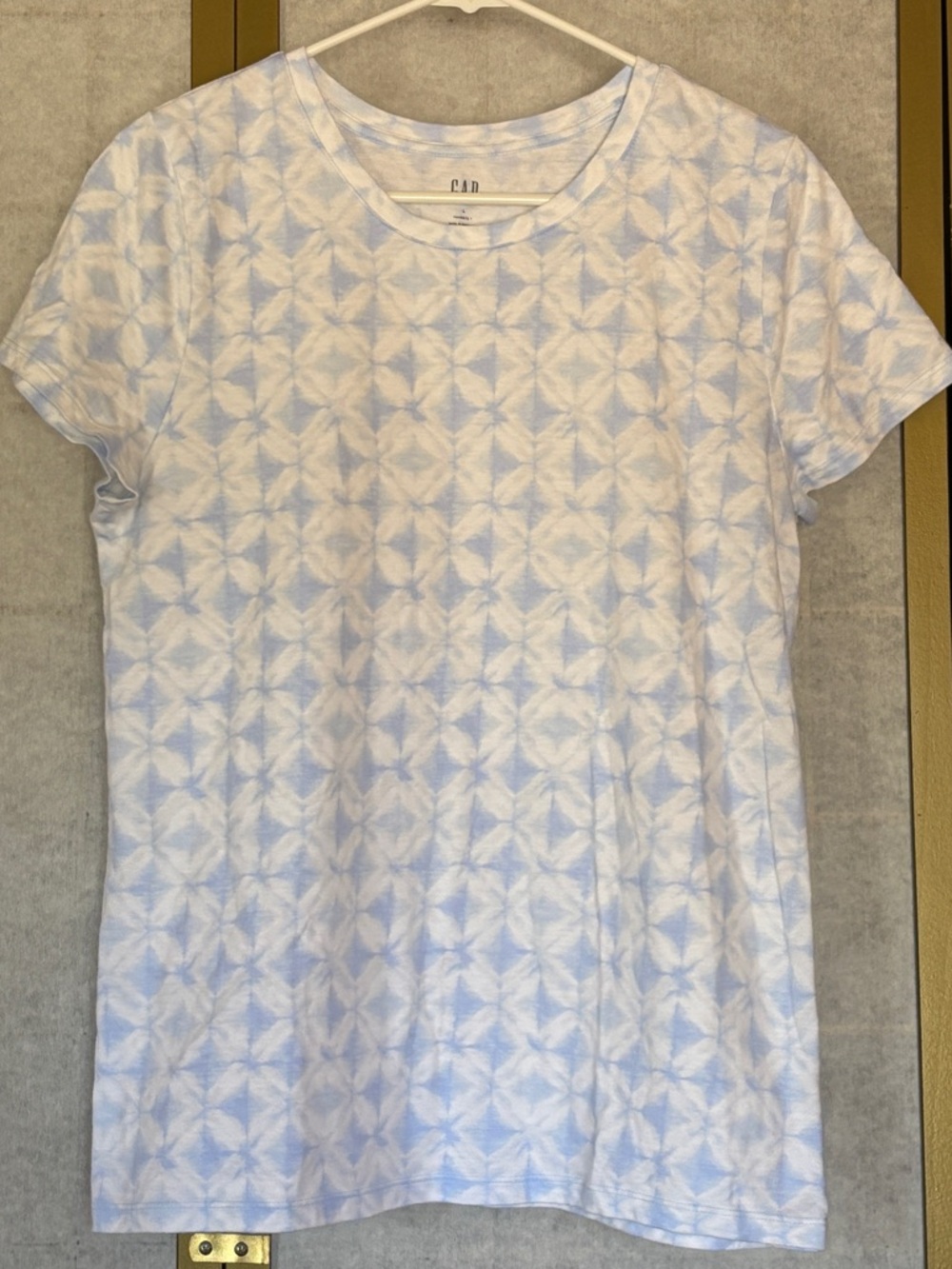 GAP Women's Pale Blue Geo-Print Short Sleeve Tee